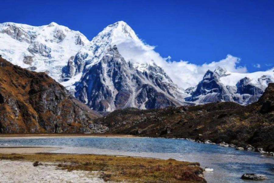 カンチェンジュンガベースキャンプトレッキング14日間